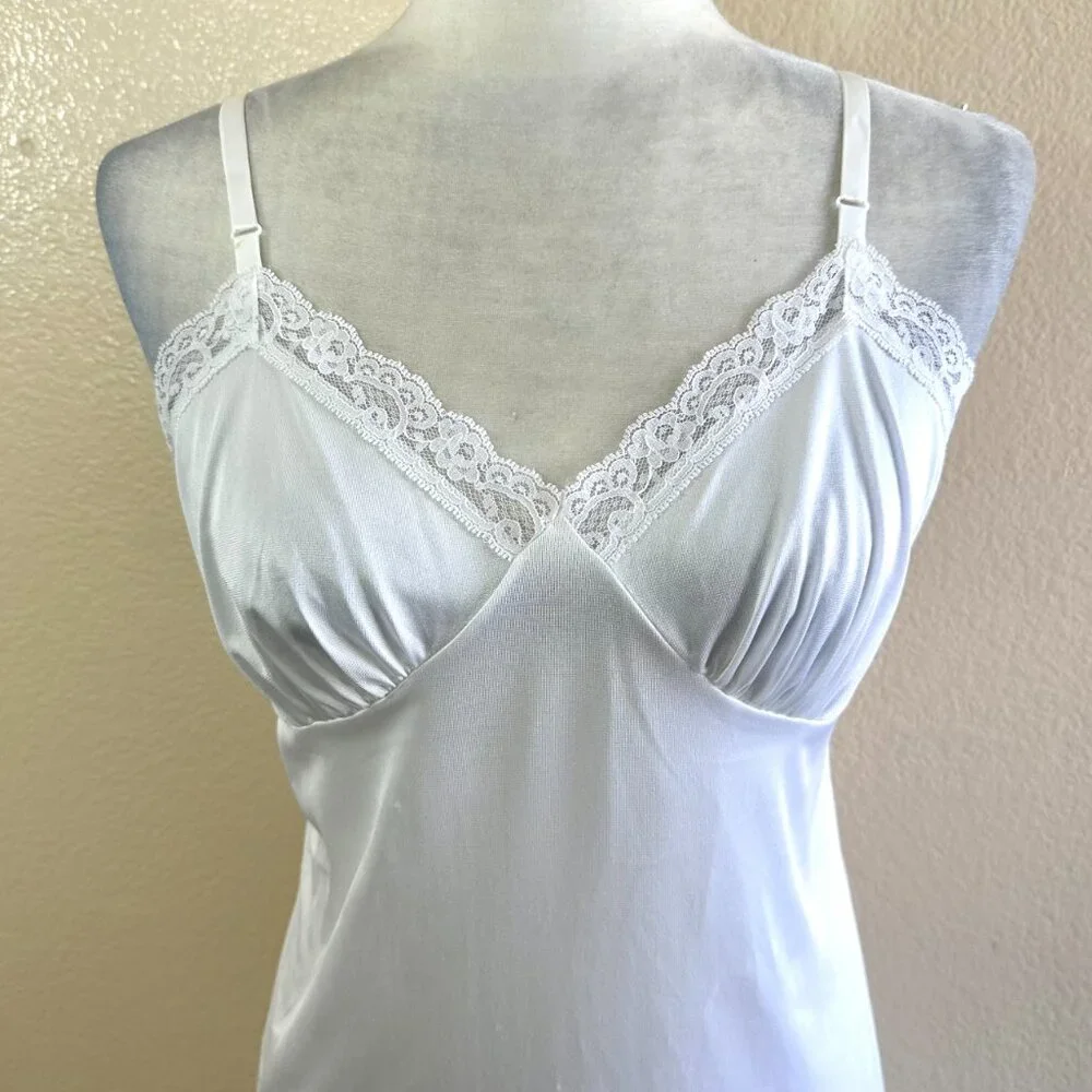 Deena Vintage 80s White Lace Slip on Lingerie